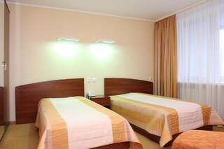Отель Slavinasport Hotel Жлобин Двухместный номер с 2 отдельными кроватями и душем-3
