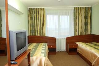 Отель Slavinasport Hotel Жлобин Двухместный номер с 2 отдельными кроватями и душем-4